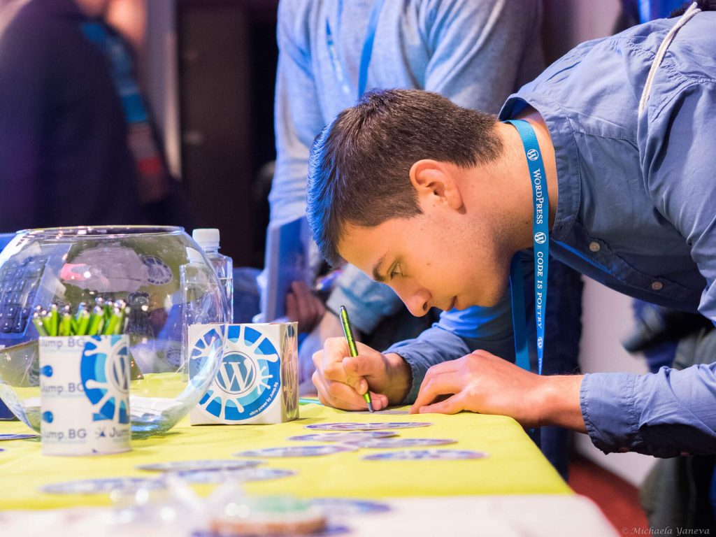 Попълване на талон за участие в томболата на щанда на Jump.BG