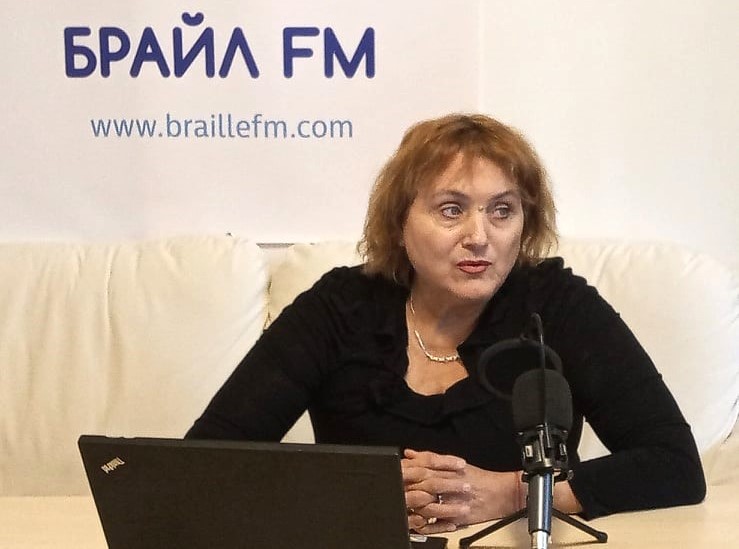 Анелия Велинова в студиото на Радио „БРАЙЛ ФМ“