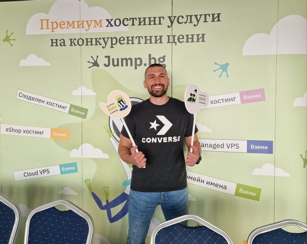 Иван Попов от Vipe Studio на щанда на Jump.BG на WordCamp Sofia 2023