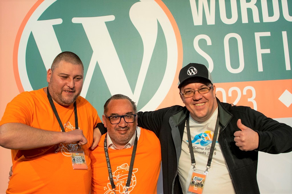 Исмаил и приятели на WordCamp Sofia 2023