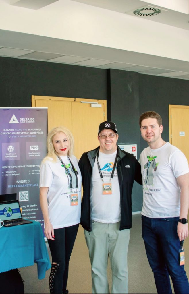 Ники Кръстев в компанията на Георги Димитров и Боряна Попова на WordCamp Sofia 2023