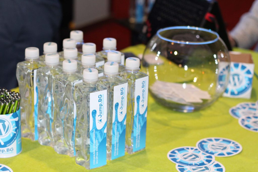 Промоционални материали и томбола на щанда на Jump.BG по време на WordCamp Sofia 2018