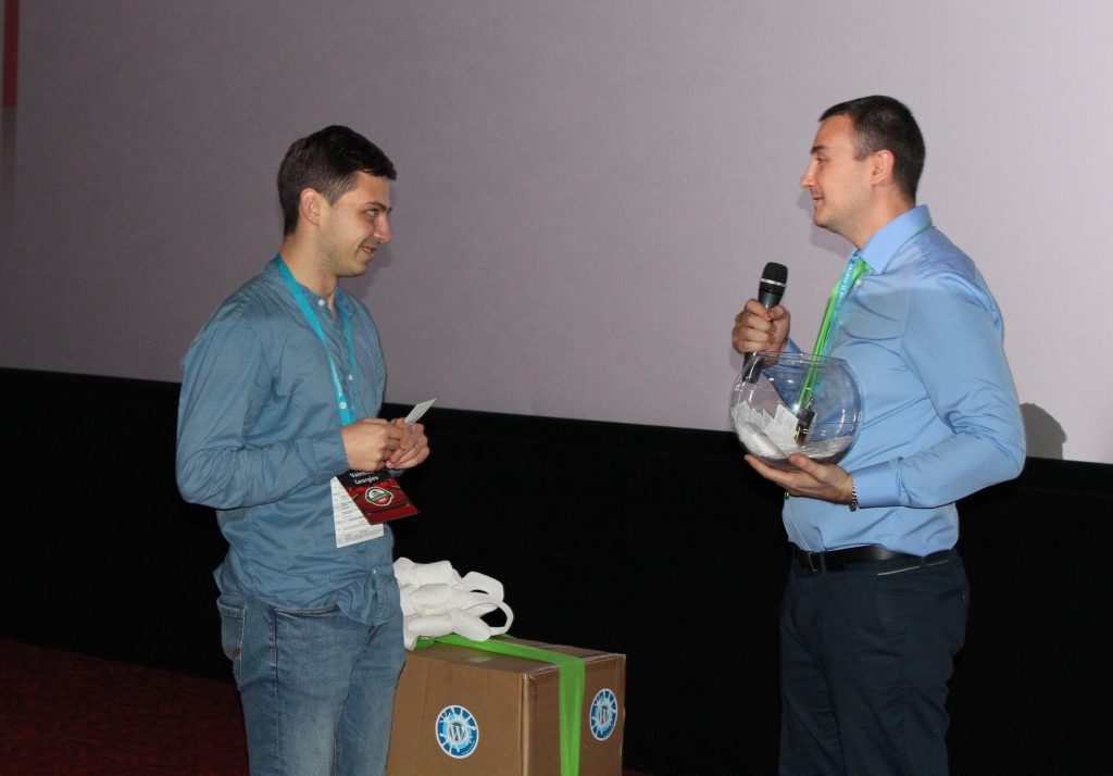 Теглене на печеливш в томболата на Jump.BG по време на WordCamp Sofia 2018